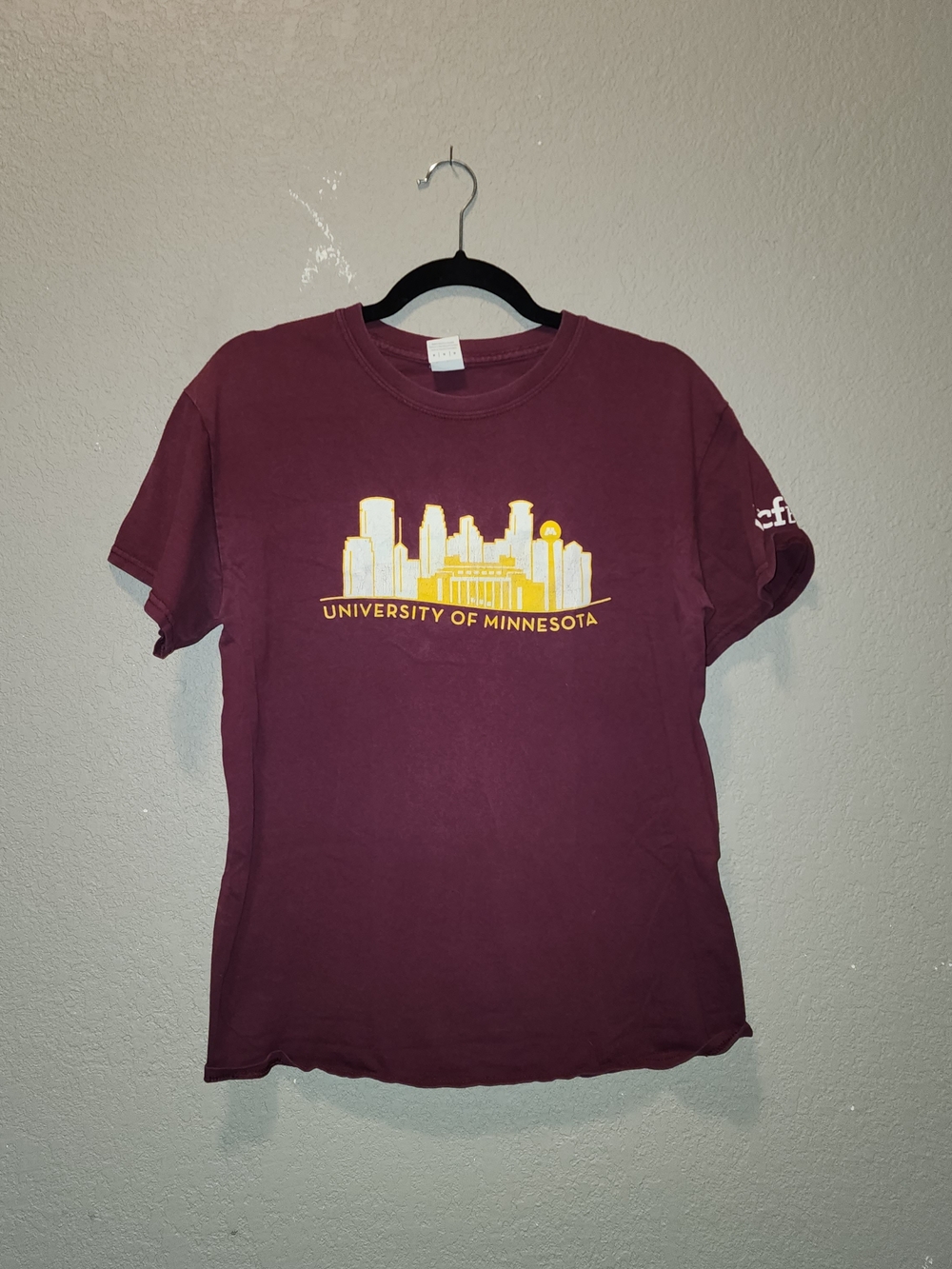 University of Minnesota Maroon Short-Sleeve Graphic T-Shirt | Medium